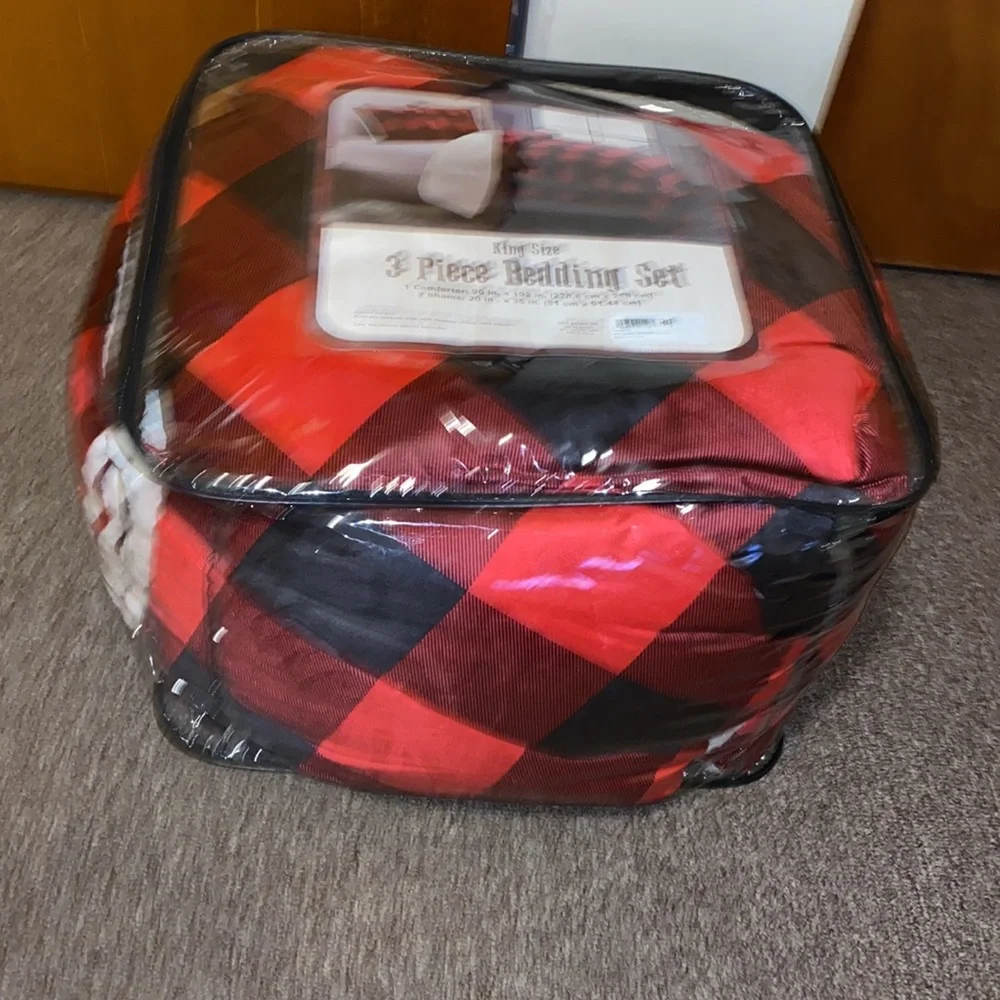 ❤️🤍🖤♥️ NWT King Size 3PC Plaid Bedding Set